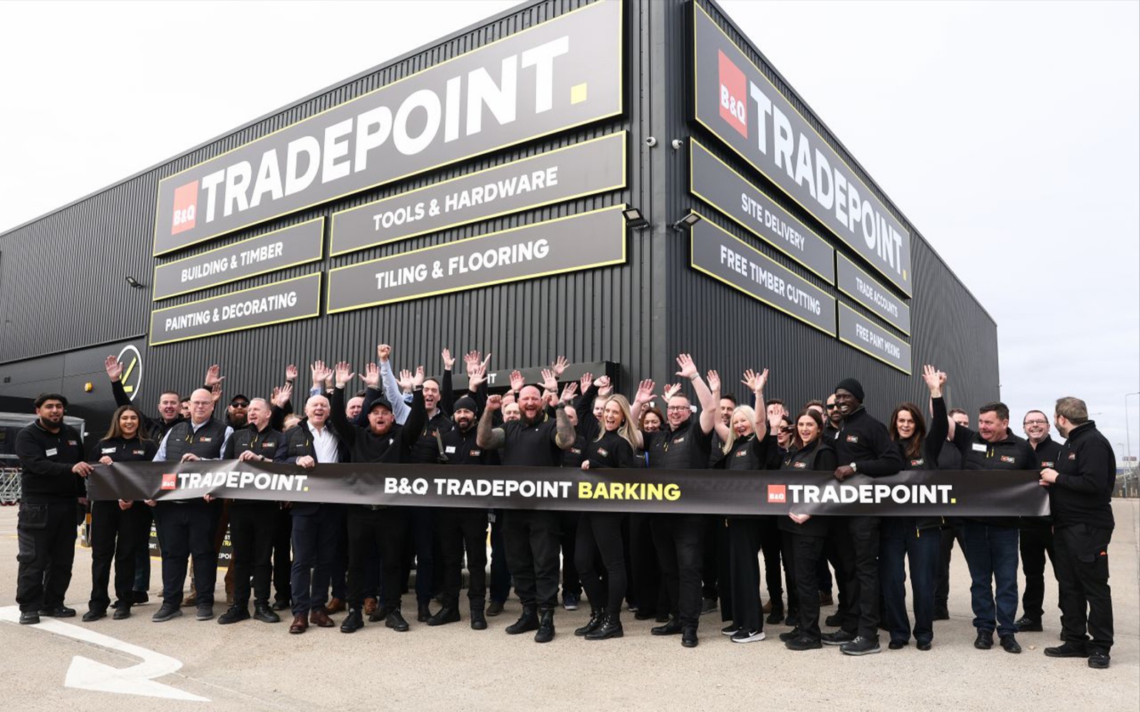 Tradepoint Barking external flex face signage