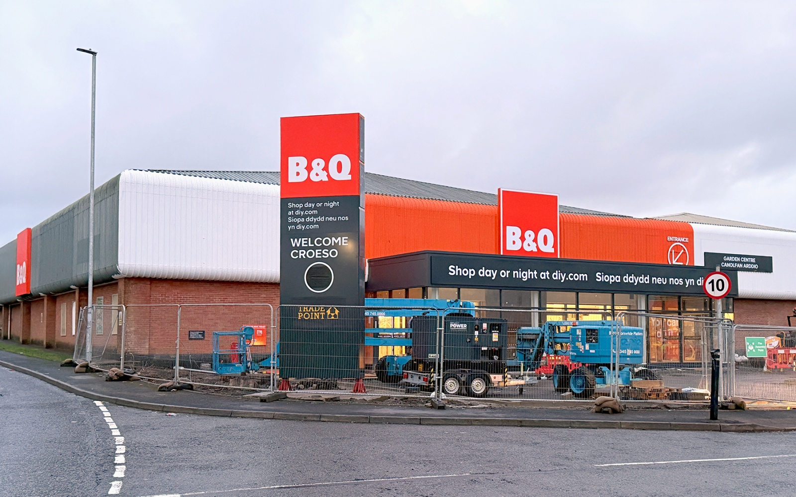B&Q Carmarthen external