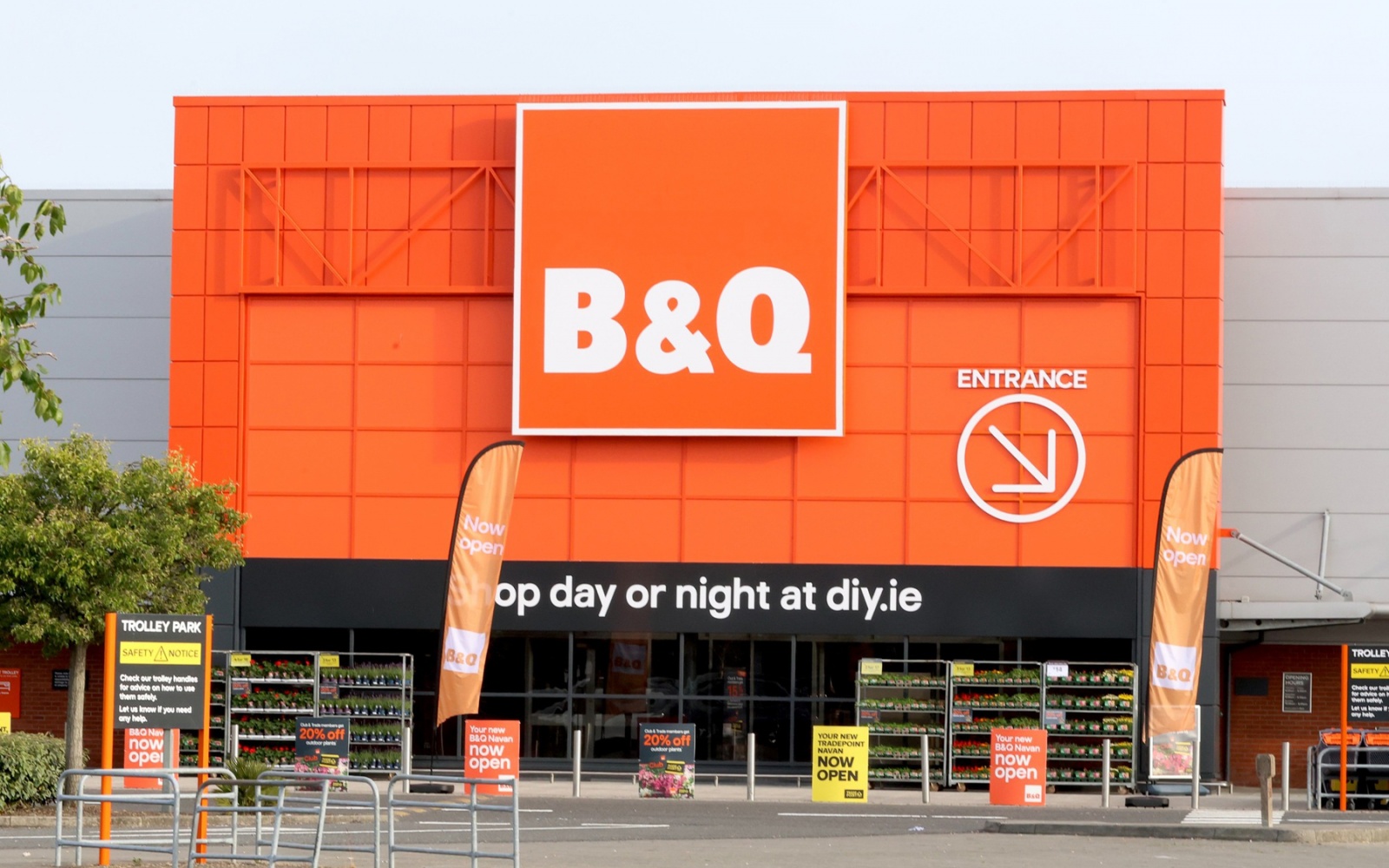 B&Q store exterior