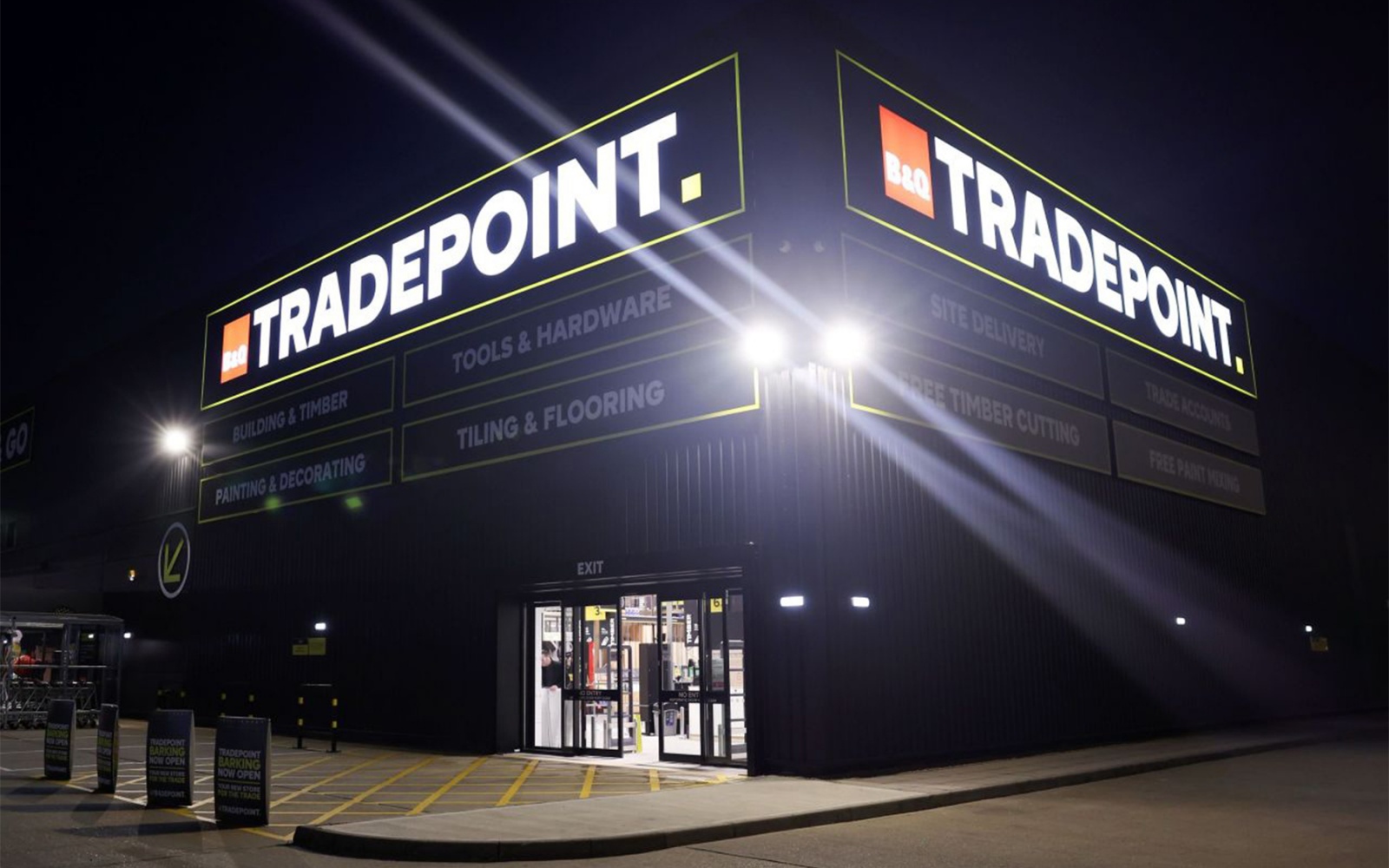 Tradepoint Barking external flex face signage