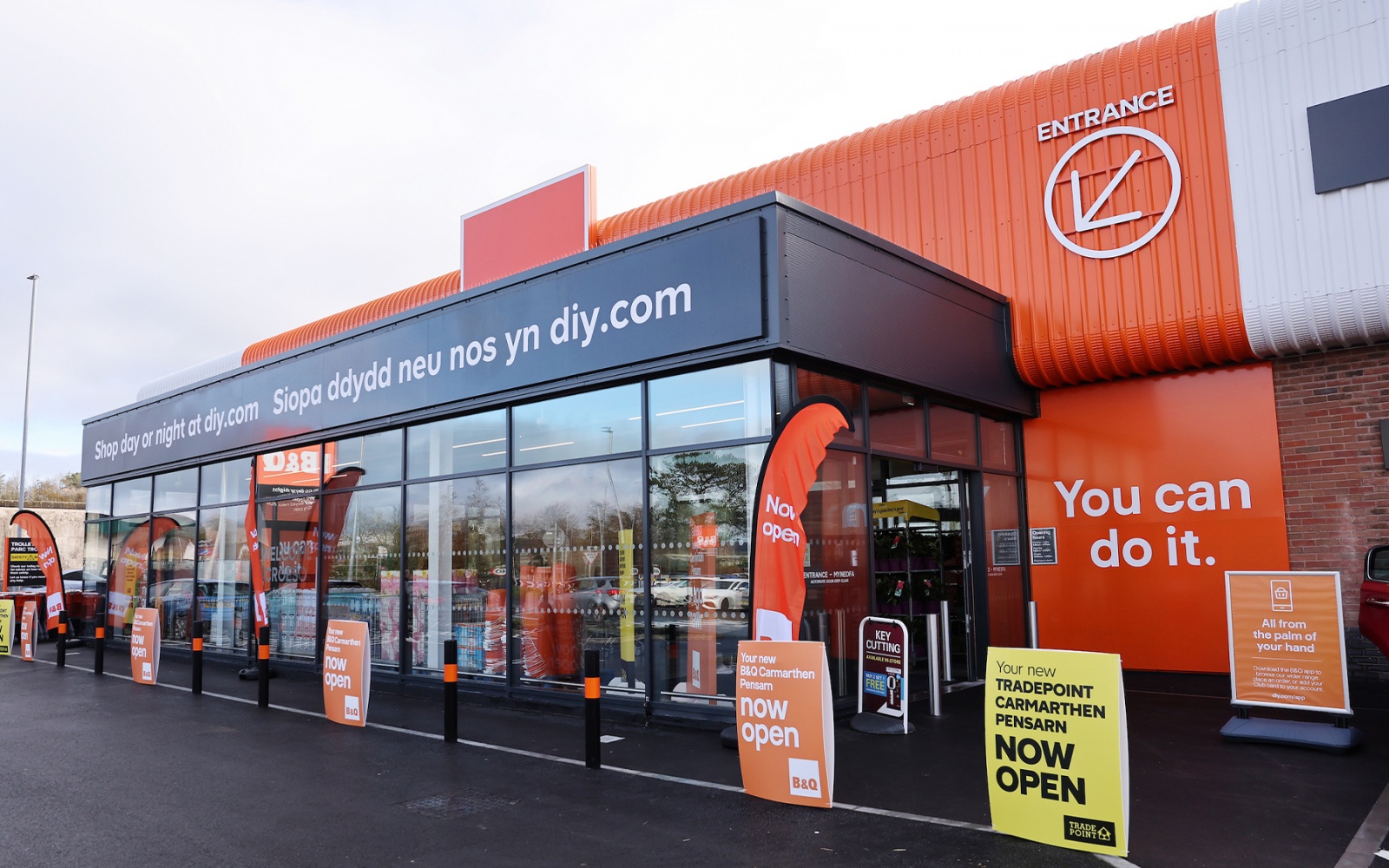 B&Q Carmarthen external