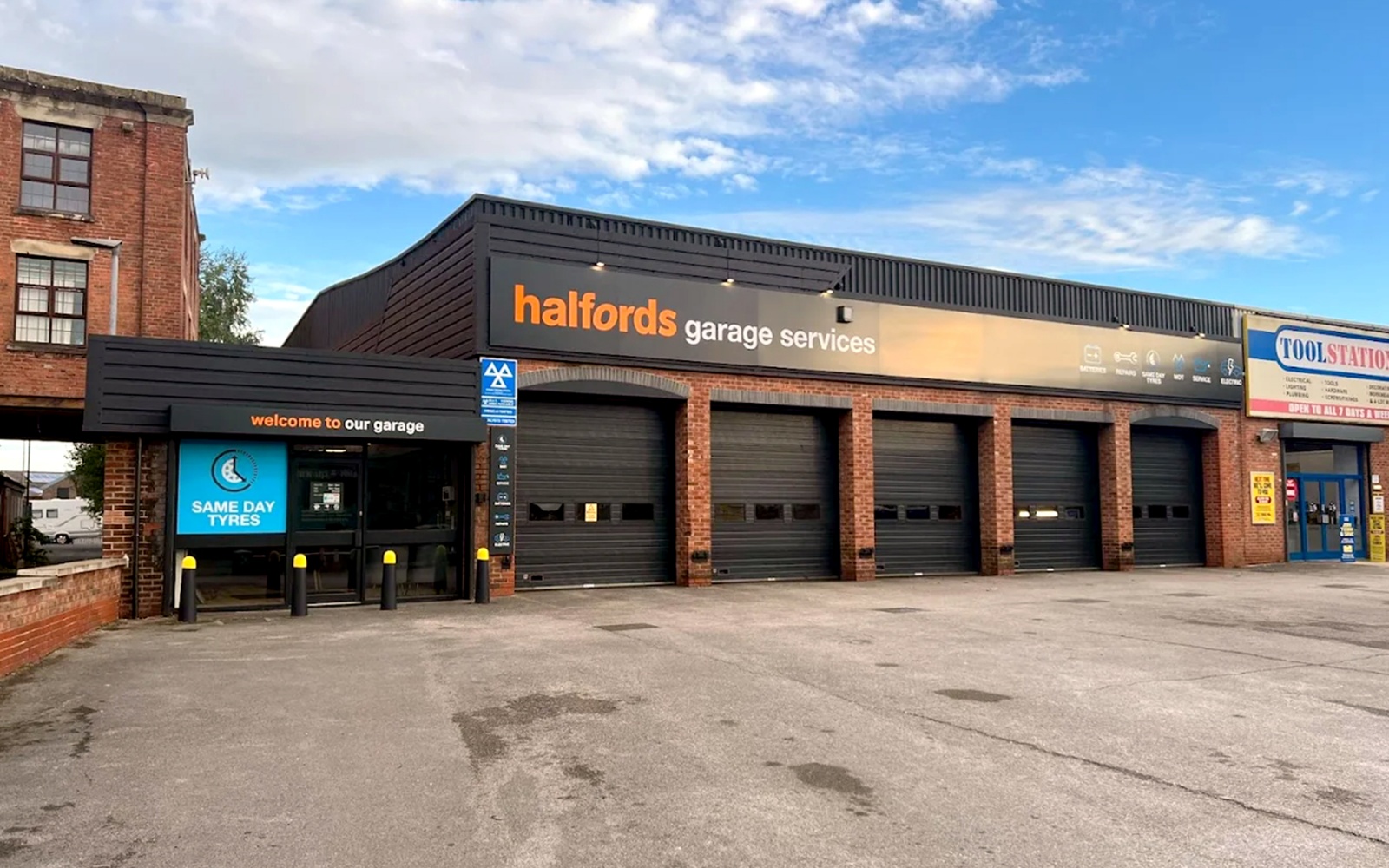 Halfords garage services exterior
