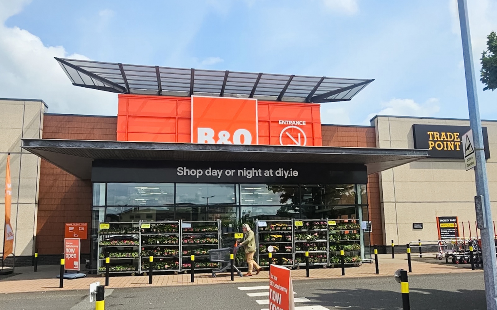 B&Q store exterior