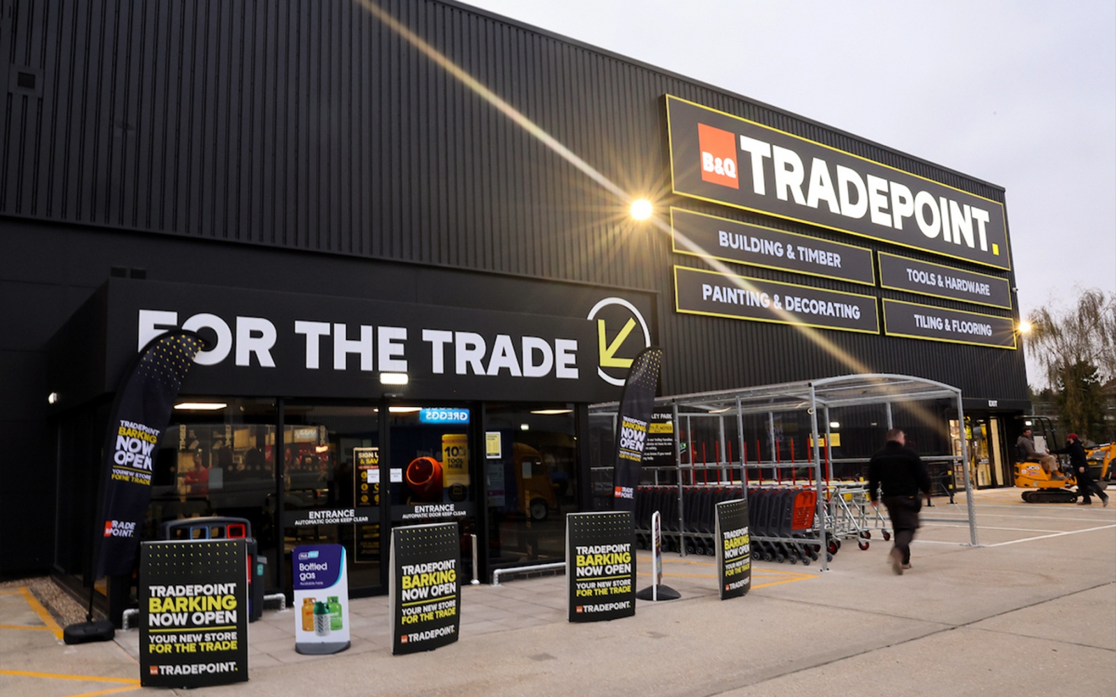 Tradepoint Barking external flex face signage